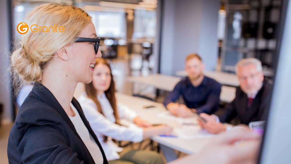 tiimi rakentaa yrityksen resilienssiä